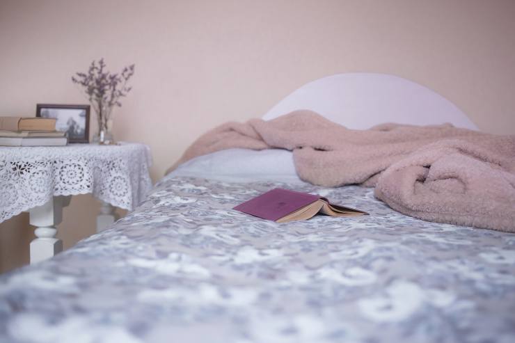 Ecco come mettere in ordine la casa dal letto