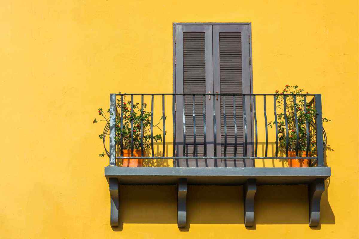 Come sfruttare gli spazi verticali del balcone