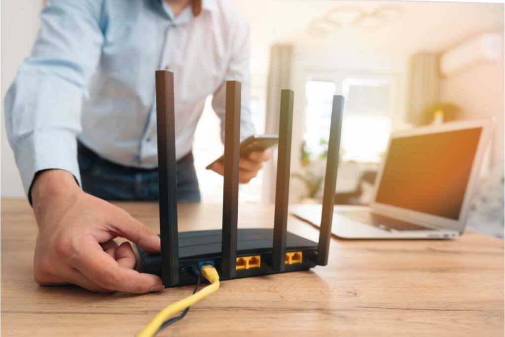 Desecho Del Router Il reset del router risolve ogni problema di connessione. Non chiamare ...