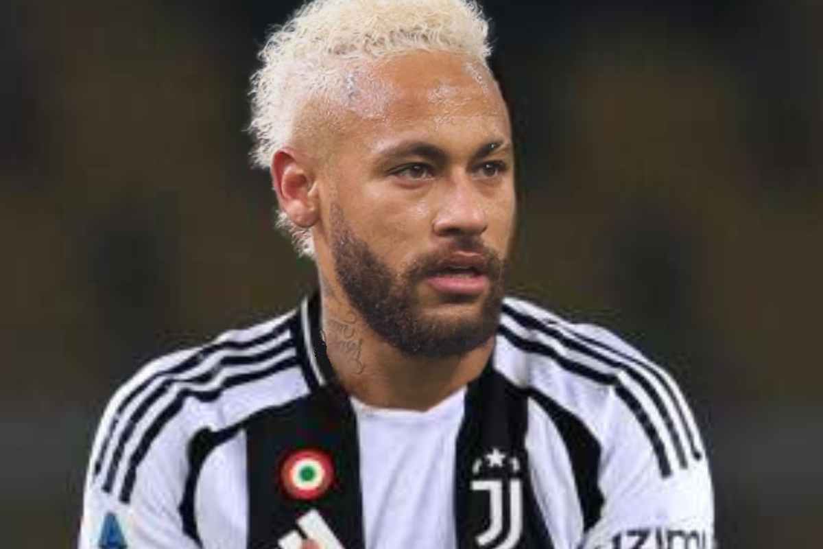 Neymar con la maglia della Juventus