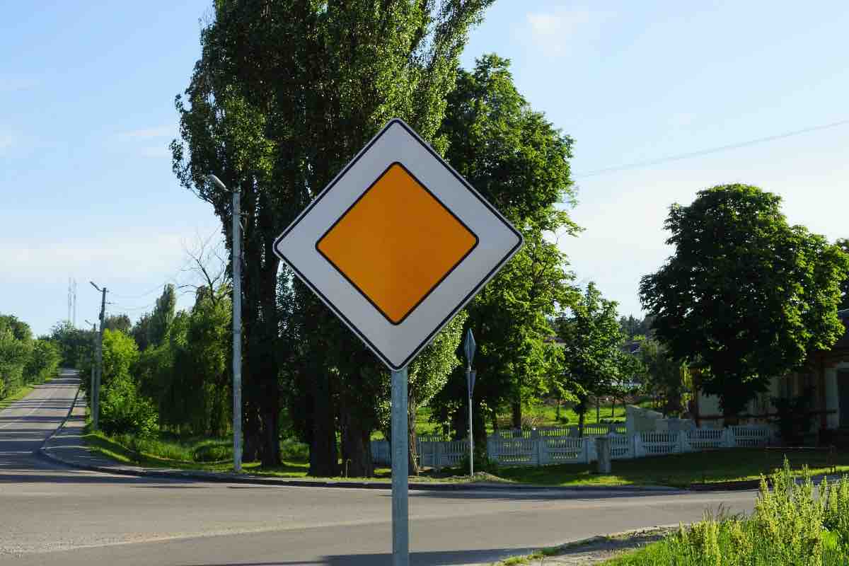 Diritto di precedenza segnale